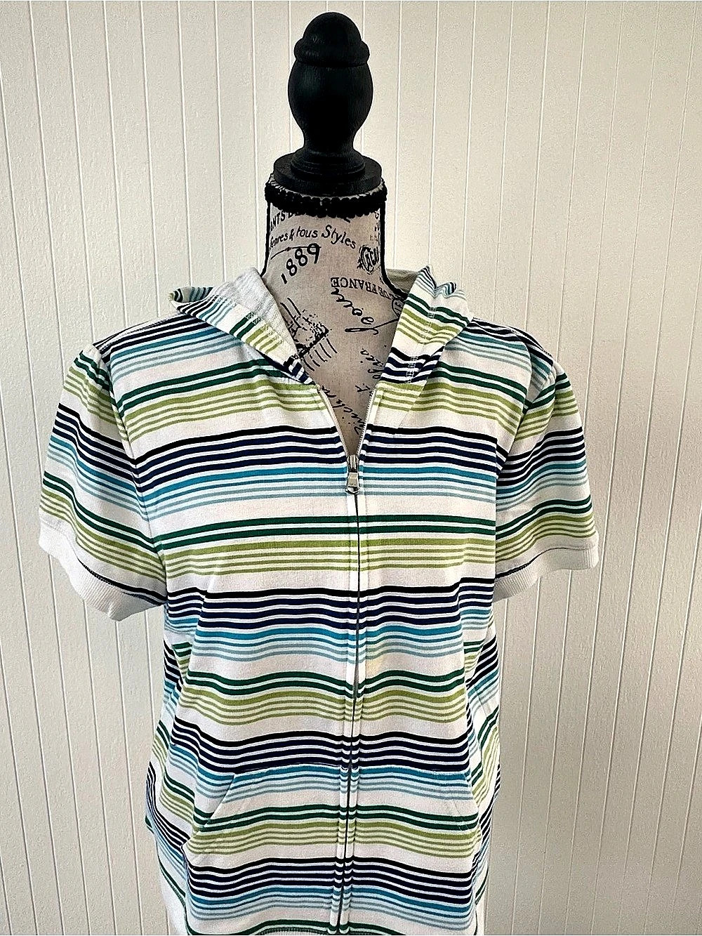 SB Active Striped Hooded Zip Top in White & Blue Like New